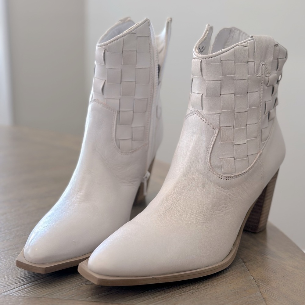 🆕 NEW Matisse White Leather Pointed-Toe Woven Western Booties